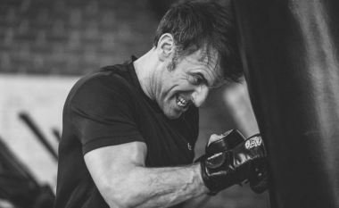 Emmanuel Macron zgjon vëmendjen në internet me imazhet duke ushtruar boks - bien në sy bicepsët e theksuar