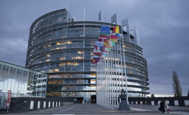A ka fuqi Parlamenti Evropian të ndikojë për heqjen e sanksioneve ndaj Kosovës?