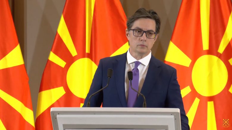 Pendarovski: Mickoski dëshiron në të njëjtën kohë të jetë edhe president edhe kryeministër