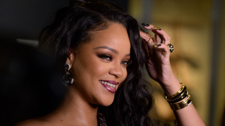 Pamja e re e guximshme e Rihannas: Këngëtarja ndryshon komplet stilin e flokëve