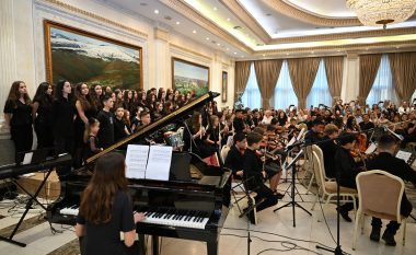 Kori dhe Orkestra e fëmijëve të Prishtinës “Amadeus” premton magjinë e muzikës në Shkup
