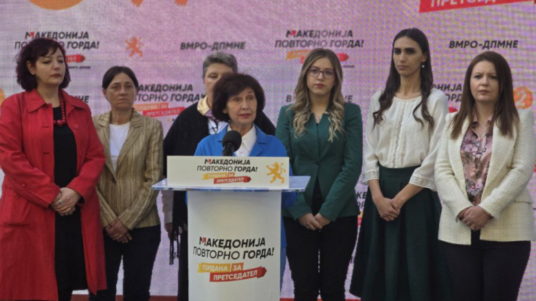 Siljanovska-Davkova promovoi sloganin e saj në fushatën presidenciale