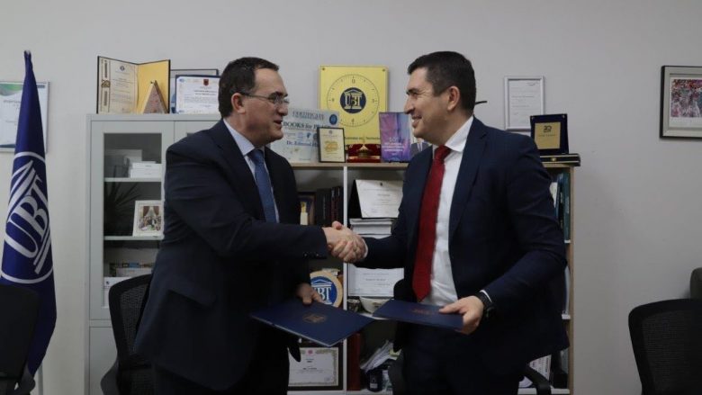 Mundësi të shumta për studentët kosovarë: Coca-Cola HBC Kosova dhe kolegji UBT nënshkruajnë marrëveshje bashkëpunimi