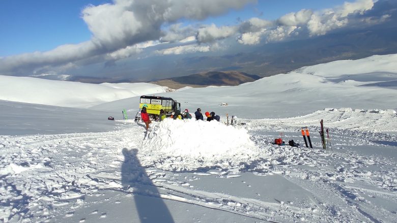 U lëndua duke skijuar në Kodrën e Diellit, shtetasja austriake me helikopter dërgohet në Shkup
