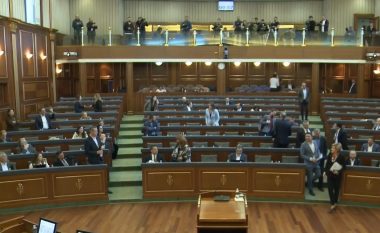 LVV-ja lëshon seancën e Kuvendit për kontratat njëburimore: Nuk jemi këtu për të na sharë e ofenduar