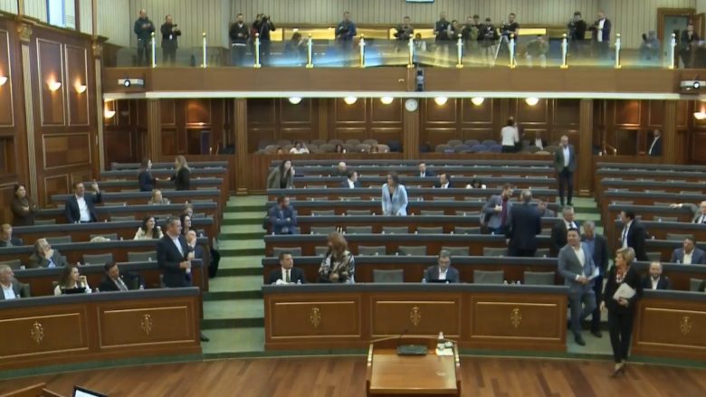 LVV-ja lëshon seancën e Kuvendit për kontratat njëburimore: Nuk jemi këtu për të na sharë e ofenduar