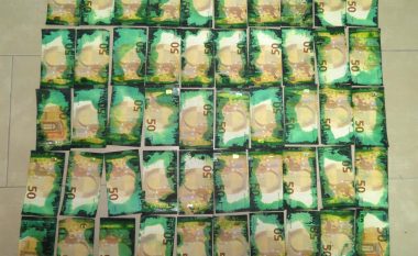 Konfiskohen mbi 25 mijë euro, policia arreston dy persona në Prishtinë për falsifikim parash dhe vjedhje nga bankat