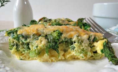 Brokoli me djathë e vezë përgatitet për 10 minuta: Do ta adhuroni këtë racion!