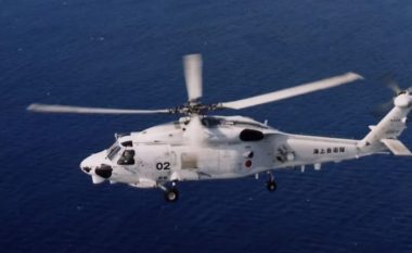 Dy helikopterë të ushtrisë japoneze përplasen në ajër, humb jetën një person dhe shtatë tjerë zhduken