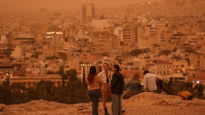 Athina mbulohet nga pluhuri Saharian, qytetet greke marrin ngjyrë portokalli