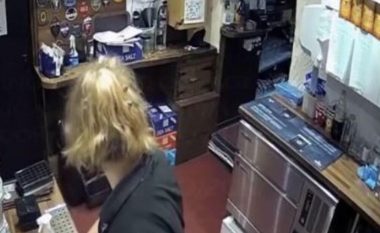 Pabi në Britani i pushtuar nga fantazma – vazhdimisht ua derdh pijet në tokë klientëve – kamerat e sigurisë filmojnë rastin e fundit