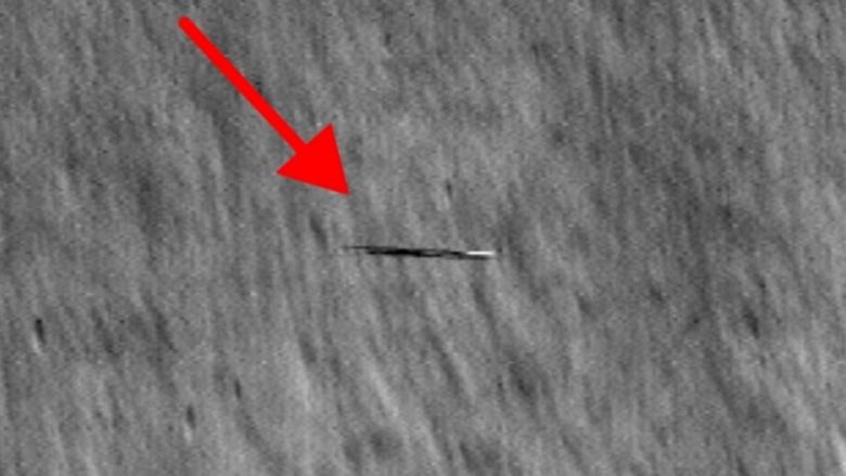 NASA regjistroi një objekt të zgjatur në orbitën e Hënës – nuk bëhet fjalë për UFO
