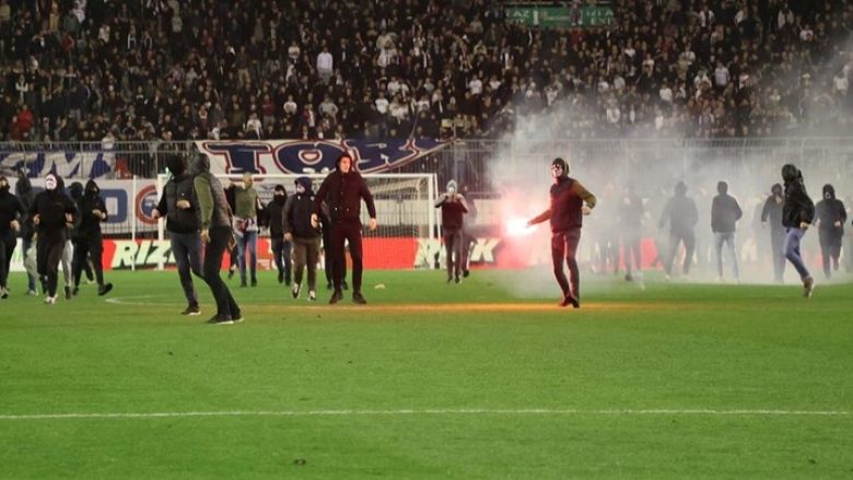 Dinamo Zagreb eliminoi Hajduk Splitin, kaos pas ndeshjes me tifozët që u futën në fushë