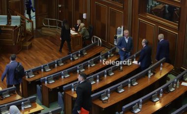 Mungojnë ministrat dhe deputetët, AAK lëshon sallën e Kuvendit në shenje revolte