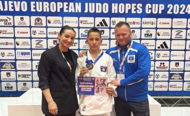 Djali i Driton Kukës, Joni fiton medaljen e parë në gara zyrtare të xhudos