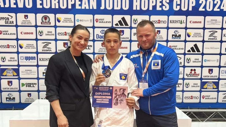 Djali i Driton Kukës, Joni fiton medaljen e parë në gara zyrtare të xhudos