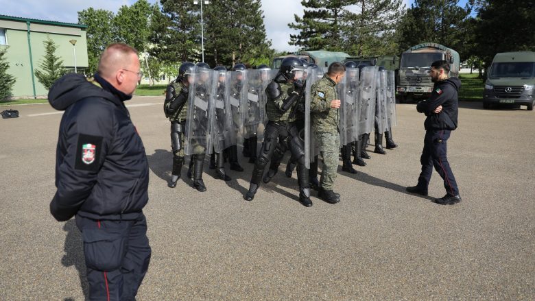 FSK përforcon kapacitetet me trajnimin e kontrollit të turmave në bashkëpunim me Karabinierët italianë