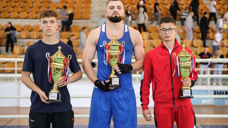 Kampionati individual i Kosovës në boks: Donat Syla, Zenel Hasani dhe Ensar Badalli, ishin më të mirët