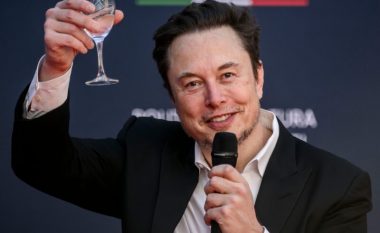 Elon Musk është 36 miliardë dollarë më i pasur që nga kthimi nga udhëtimi i tij në Kinë