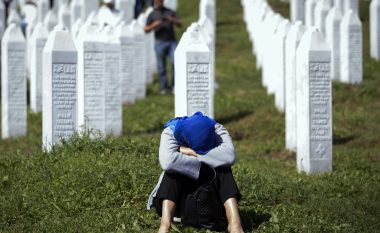 Rikthimi i çështjes së Srebrenicës ‘vë në siklet’ Vuçiqin e Dodikun