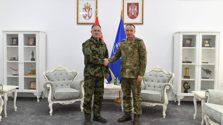 Komandanti i KFOR-it ftohet nga ushtria serbe në stërvitjen “Whirlwind 2024”