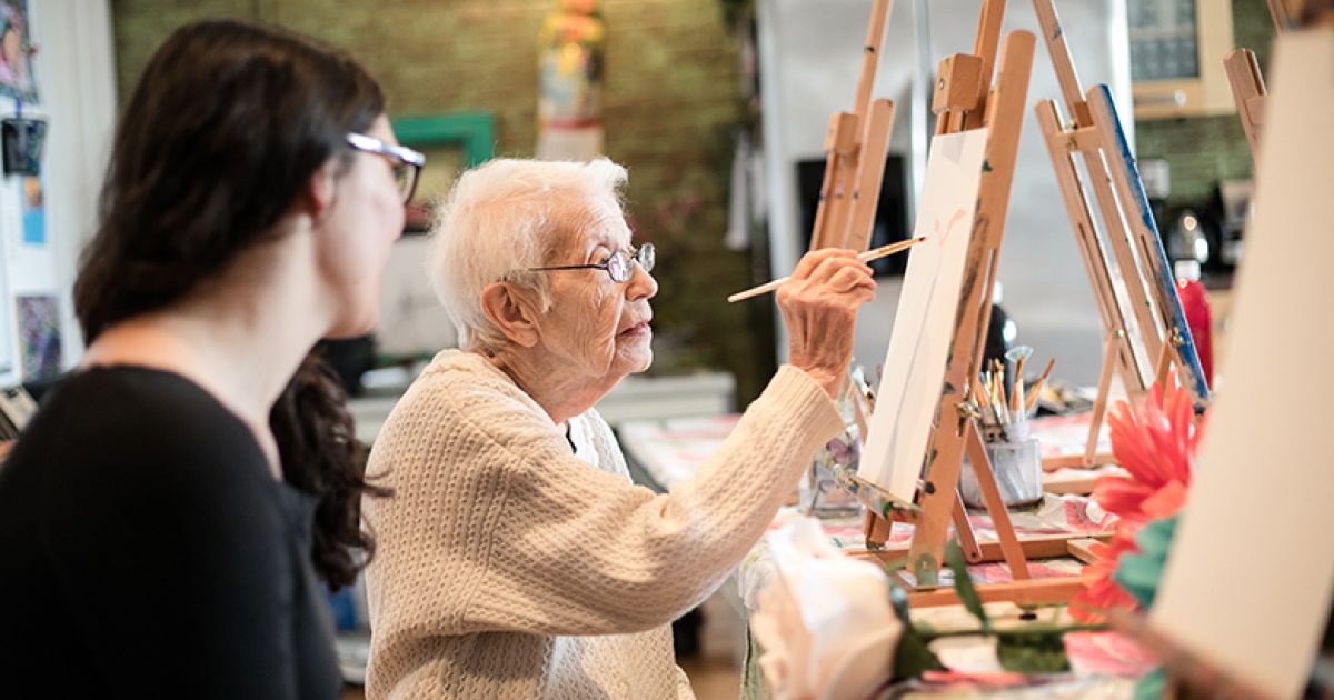 Pesë efektet që kanë aktivitetet artistike në trurin e njerëzve në moshë