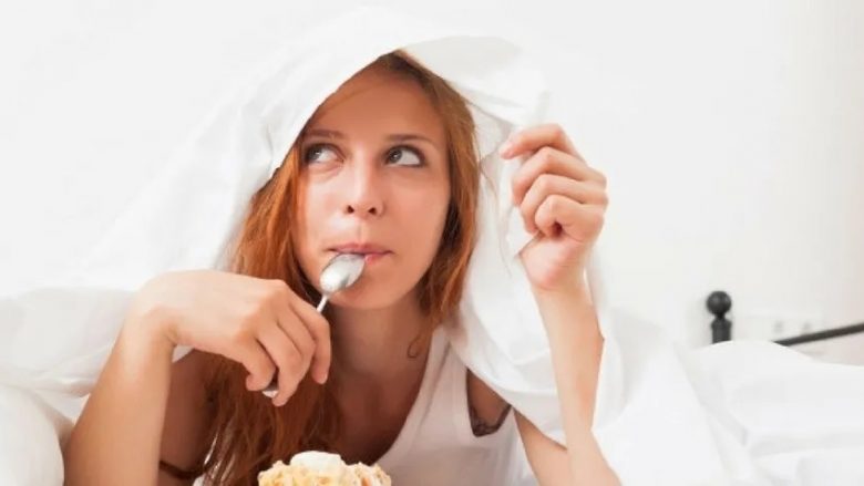 Cikli menstrual: Çfarë duhet ngrënë për t’u ndjerë menjëherë mirë