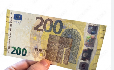 Dorëzoi në Polici 1400 euro si të falsifikuara, ankuesi në Mitrovicë thotë se paratë i kishte tërhequr në një institucion mikro-financiar në Suedi