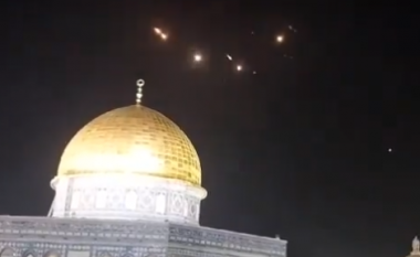 Pamje të rralla, raketat dhe dronët mbi xhaminë e famshme al-Aqsa në Jerusalem