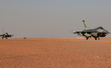 Skuadriljet e aeroplanëve luftarakë amerikanë mbeten në Lindjen e Mesme - thotë Pentagoni