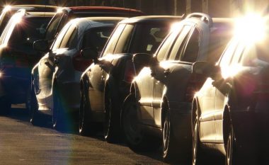 Raportoni veturat e parkuara në mënyrë të paligjshme dhe fitoni para në Suedi