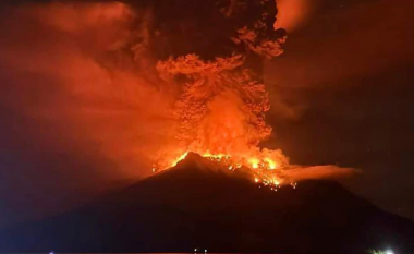 Shpërthimi i vullkanit në Indonezi ndez alarmin për cunami – mbi 11 mijë njerëzve u kërkohet të largohen nga vendi
