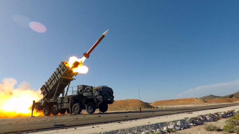 Pentagoni thotë se do të ‘shpejtojë’ dërgimin e raketave Patriot në Ukrainë