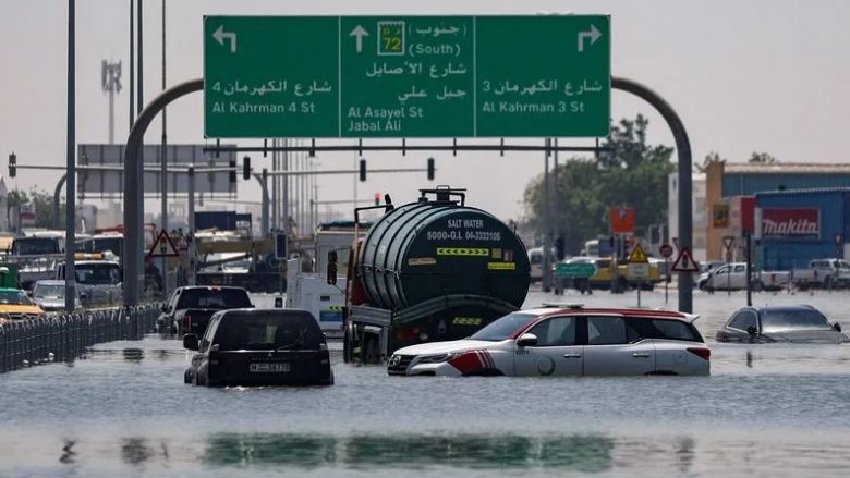 Dubai raporton një “sëmundje misterioze” të lidhur me përmbytjet e rënda që goditën rajonin