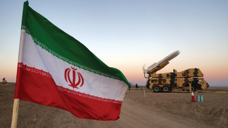 Sistemet e mbrojtjes ajrore të Iranit kanë qëlluar “një objekt të dyshimtë”, ka njoftuar një komandant iranian