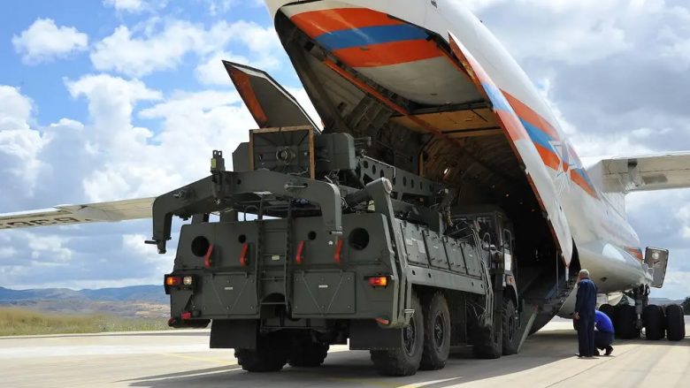 Turqia së shpejti do të vë në veprim sistemin “e diskutueshëm” rus të mbrojtjes S-400?