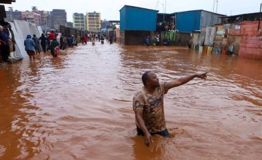 Javë me shira të dendur, dhjetëra të vdekur – pamje që tregojnë përmbytjet shkatërruese në Kenia