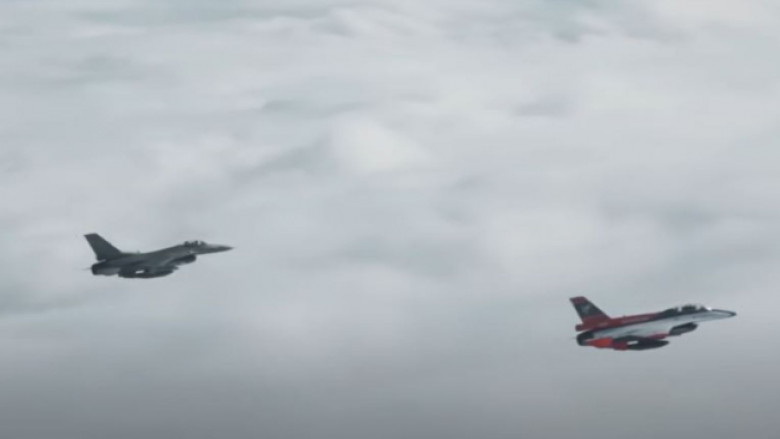 Zhvillohet gara e parë midis një aeroplani luftarak me pilot njerëzor dhe një tjetri të kontrolluar nga Al