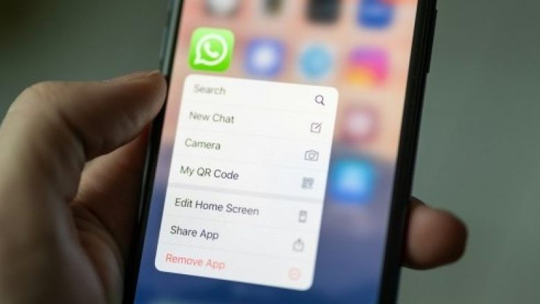 Aplikacioni WhatsApp po merr një chatbot me AI