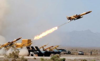SHBA pret që Irani të lëshojë më shumë se 100 dronë dhe dhjetëra raketa në drejtim të Izraelit