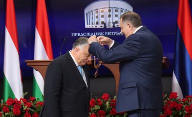 Dodiku e dekoron Orbanin me çmim shtetëror – me të njëjtin çmim që ia dha Putinit