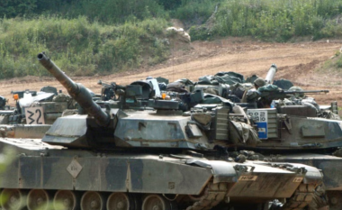 Ukraina tërheq nga vijat e frontit tanket amerikane Abrams për shkak të kërcënimeve nga dronët rus