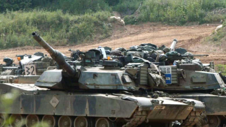 Ukraina tërheq nga vijat e frontit tanket amerikane Abrams për shkak të kërcënimeve nga dronët rus