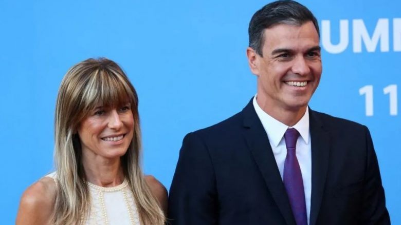 Kryeministri spanjoll pezullon angazhimet publike pasi një gjykatë nisi hetimet për gruan e tij