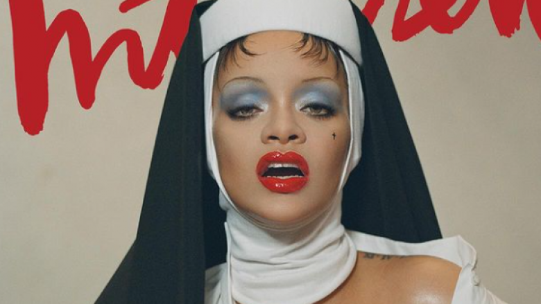 Shfaqet si murgeshë dhe me gjoksin e zbuluar në kopertinën e ‘Interview’ – fansat acarohen nga kjo paraqitje e Rihannas