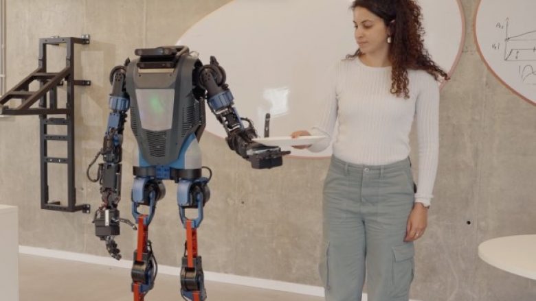 Një startup izraelit zbulon robotin humanoid për “detyra në shtëpi dhe në punë” – përfshirë ato larëse dhe pastrimi