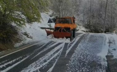 Borë në prill, në Dardhë të Korçës u desh ndërhyrja e borë pastrueseve