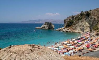 Një plazh në Shqipëri ka zyrtarisht “ujin më të kaltër në botë”