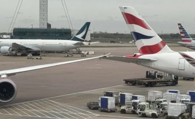 Dy aeroplanë përplasen në aeroportin Heathrow të Londrës – njëri “ia preu majën e krahut” tjetrit