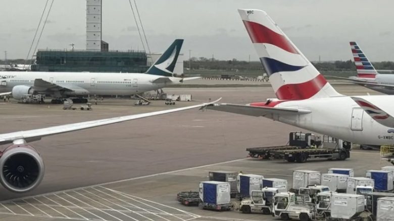Dy aeroplanë përplasen në aeroportin Heathrow të Londrës – njëri “ia preu majën e krahut” tjetrit